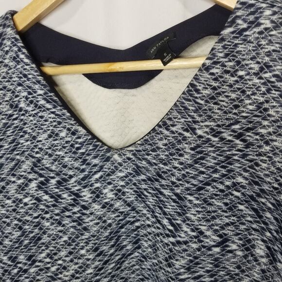 Ann Taylor Top Small Quilted Navy Blue Knit V-Neck Cropped - Picture 2 of 6